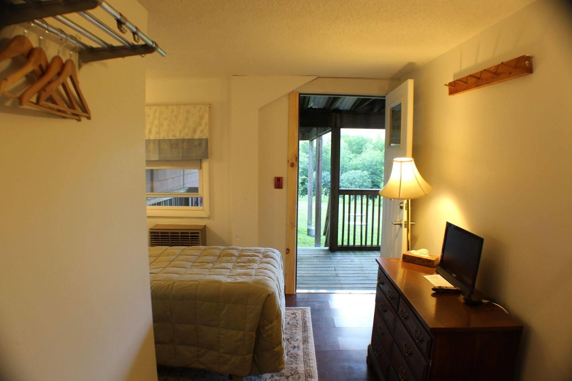 Bromley View Inn Bondville Exterior foto